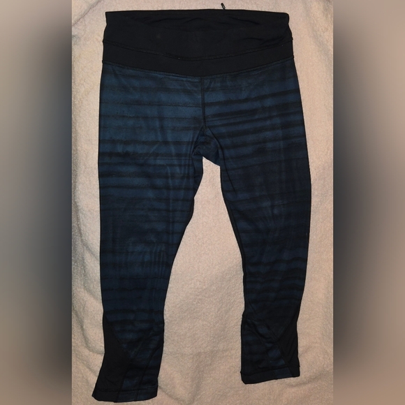 Lululemon Speed Tight III Size 6 Black and Navy Crop Leggings - Picture 1 of 5